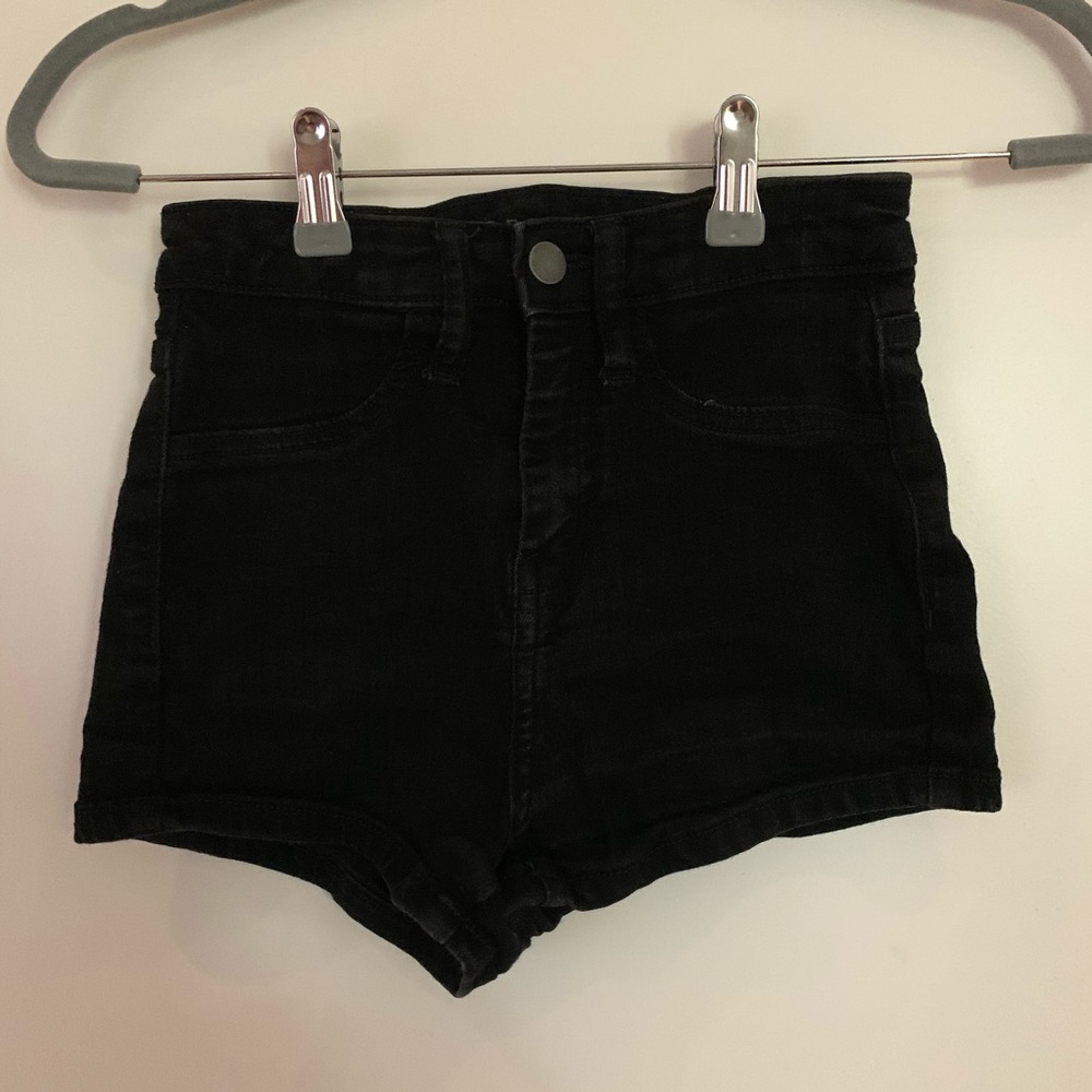 BLACK SHORTS